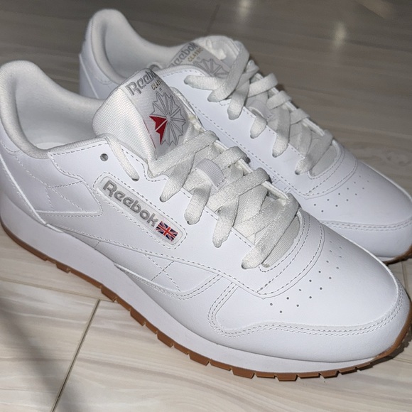 NWT Reebok Club C Vintage Tennis shoes (W 9.5) - Picture 2 of 7